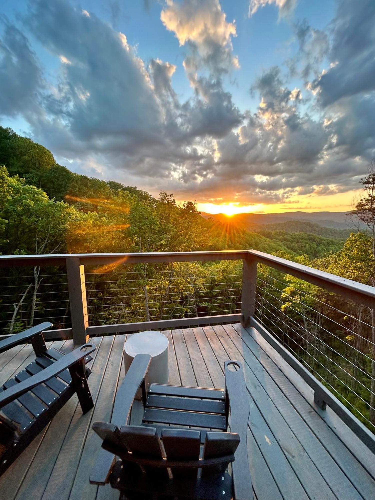 Cloudchaser Cabin, Private, New Cabin, 2 Kings, Cozy, Modern, Hot Tub, View, Theater Villa Sevierville Exterior foto