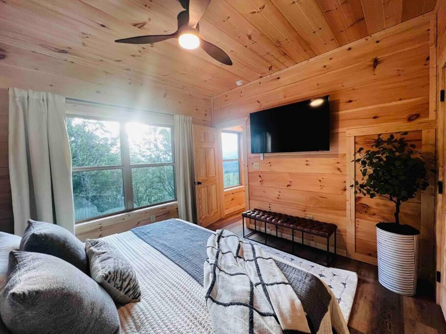 Cloudchaser Cabin, Private, New Cabin, 2 Kings, Cozy, Modern, Hot Tub, View, Theater Villa Sevierville Exterior foto