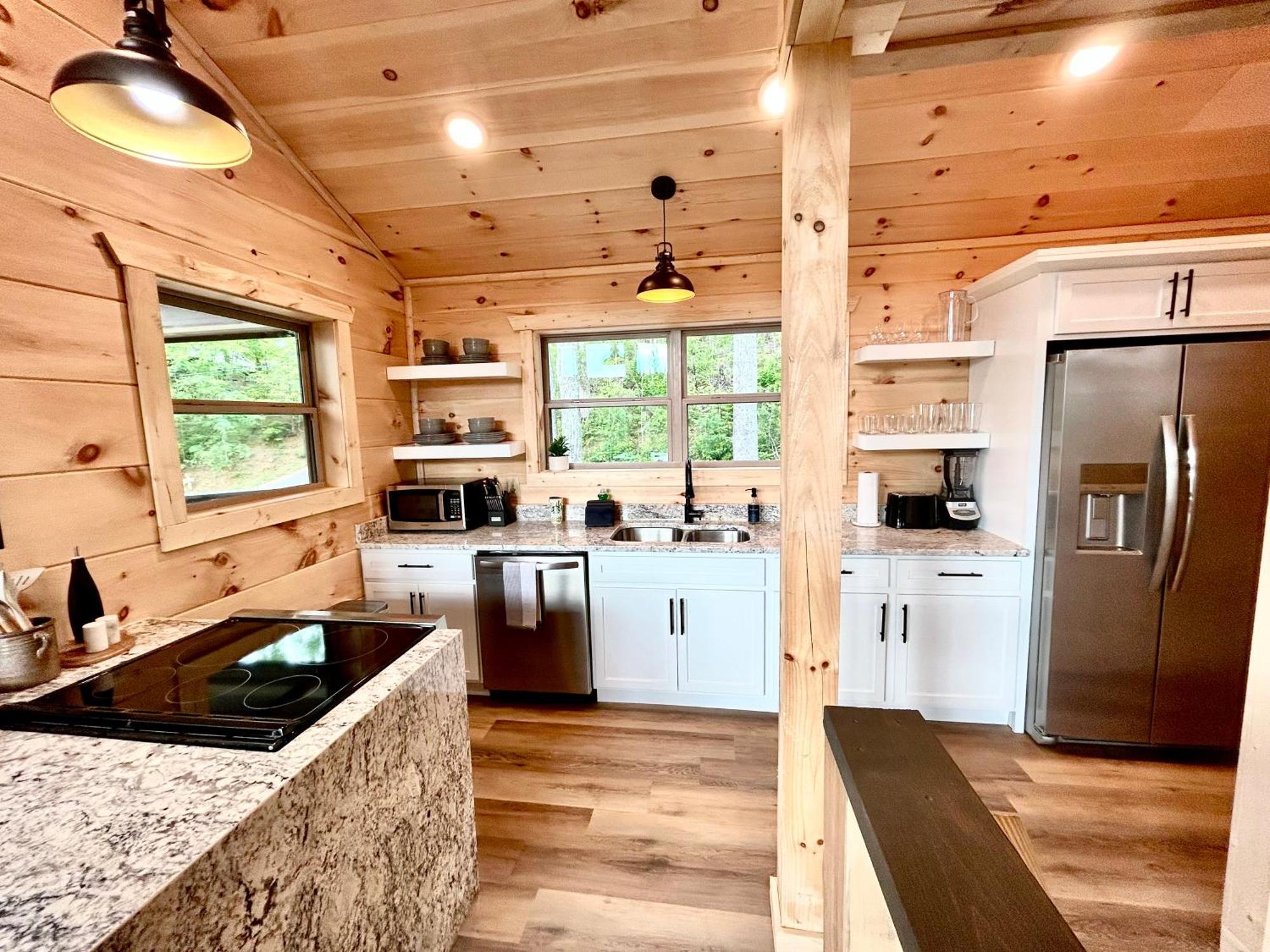 Cloudchaser Cabin, Private, New Cabin, 2 Kings, Cozy, Modern, Hot Tub, View, Theater Villa Sevierville Exterior foto